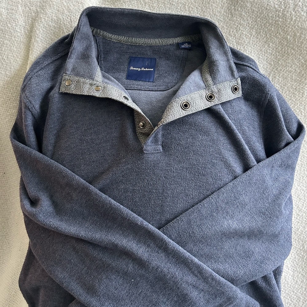 tommy bahama sweater, size medium/large